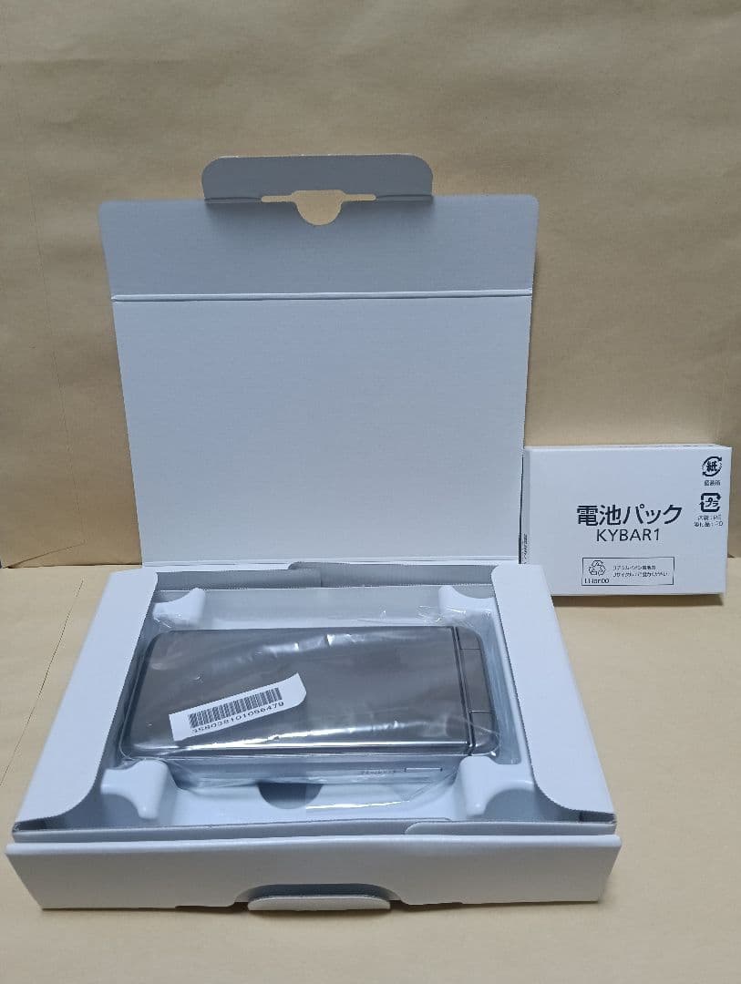 新品未使用電池パック付 DIGNOケータイ3 SIMロック解除済 シルバー 美