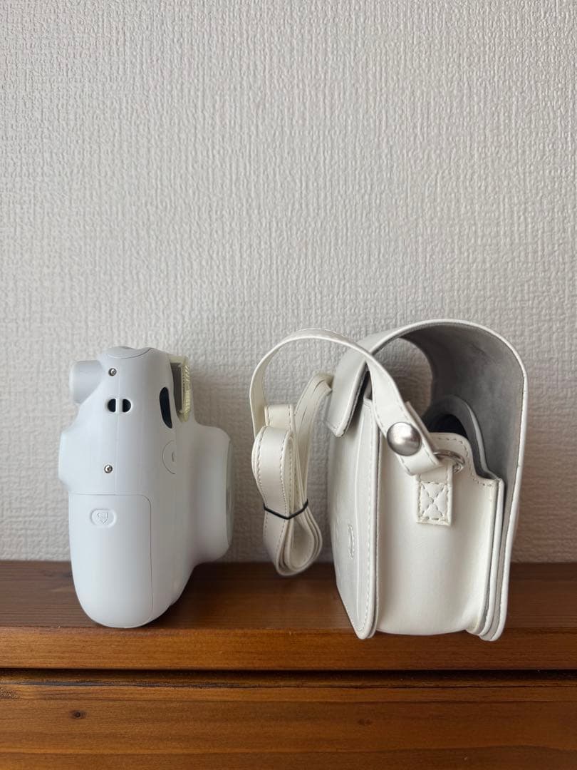 \"チェキ\"instax mini 11 ICE WHITE (本体カバー付)