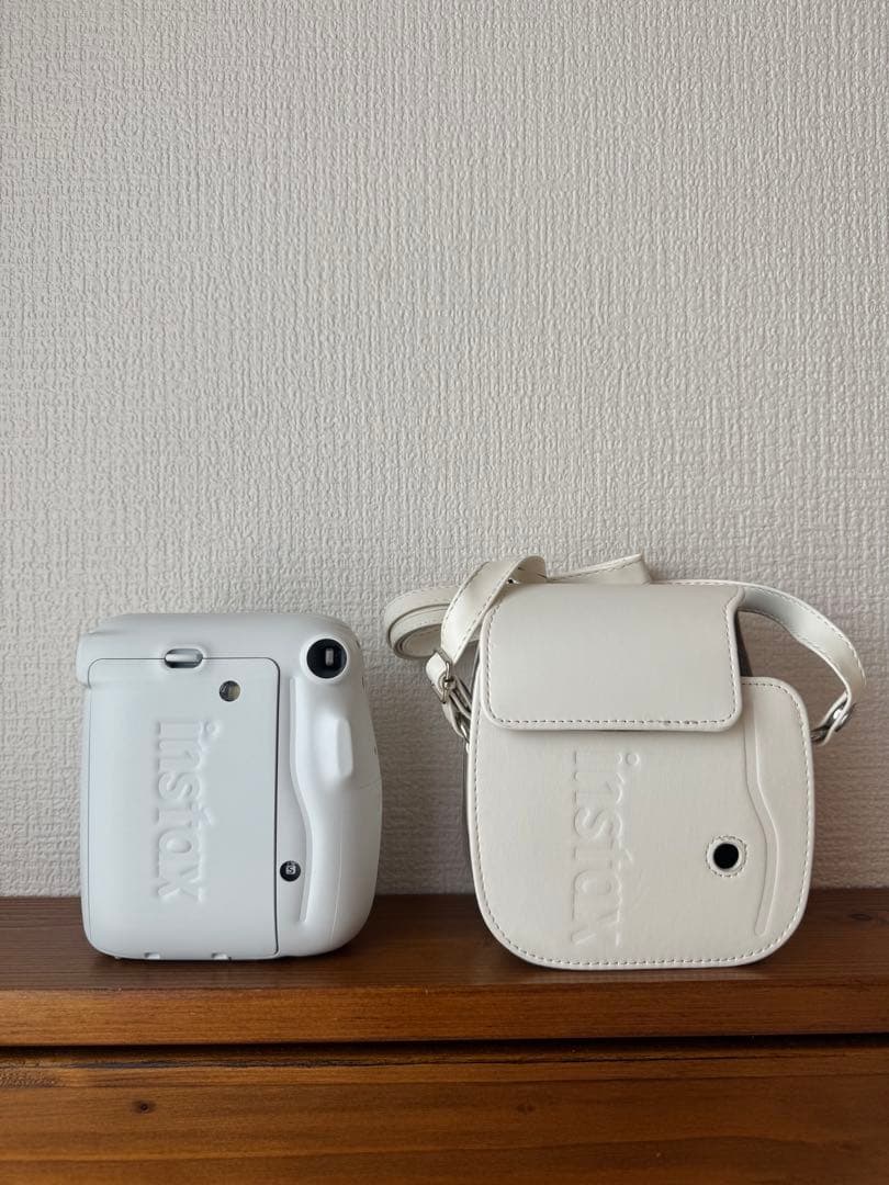 \"チェキ\"instax mini 11 ICE WHITE (本体カバー付)