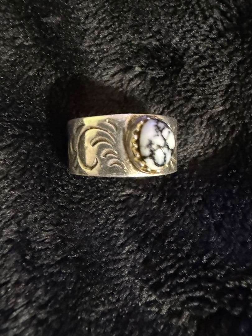 ⓚ美品インディアンジュエリー ナバホ族 ホワイトバッファローシルバー