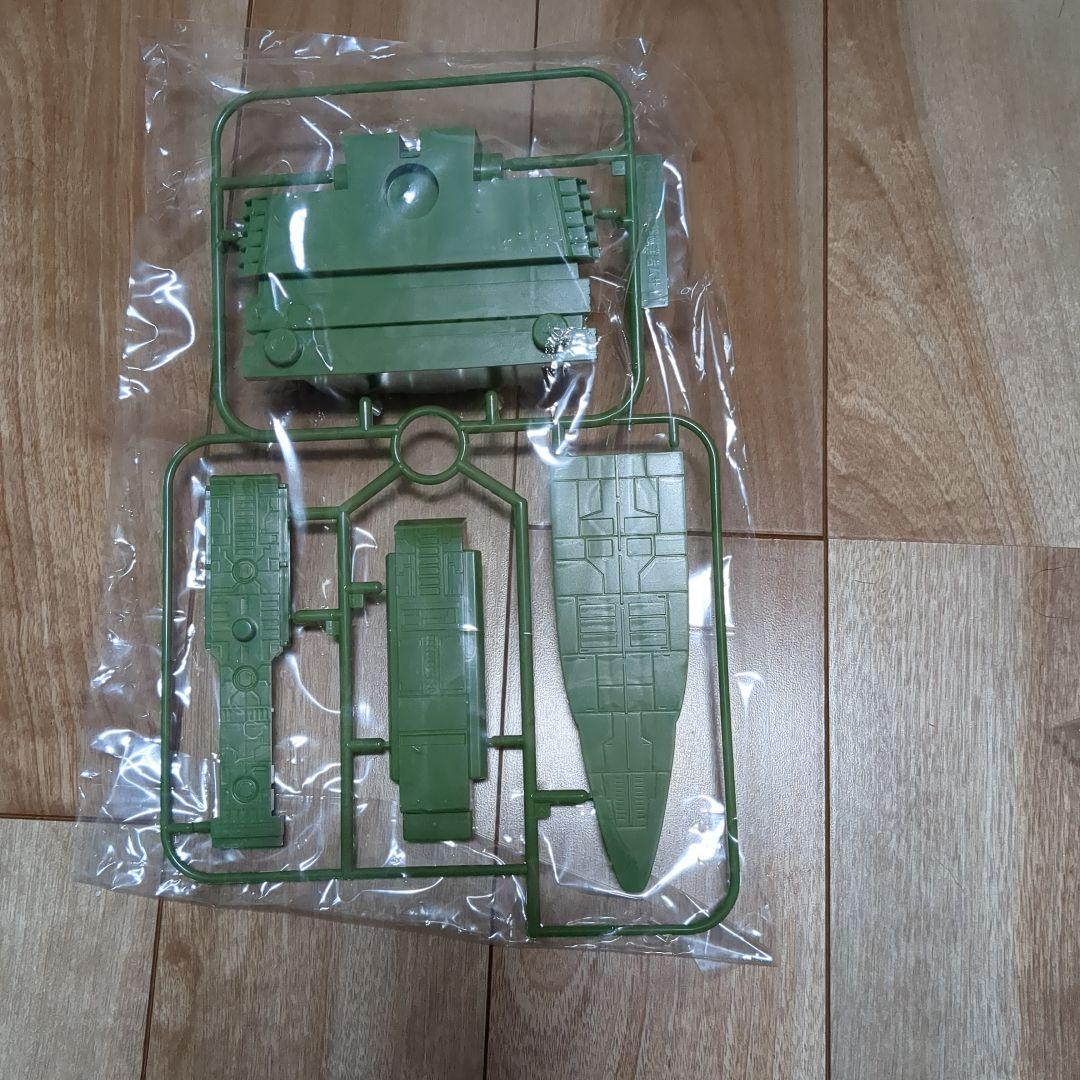 S*g様 ムサイ級軽巡洋艦 ガンダム ネオ 1/400 スケール バンダイ　ジャ