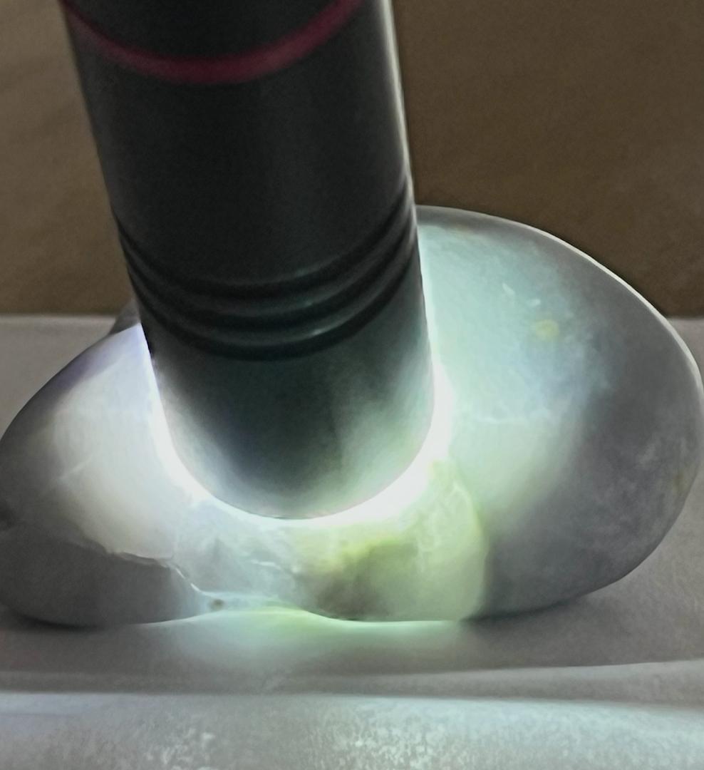 ［超綺麗］多色系 糸魚川翡翠 ラベンダー翡翠 原石 31.0g