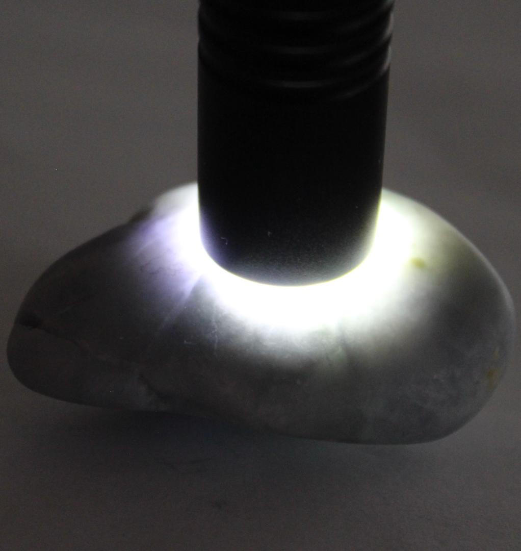 ［超綺麗］多色系 糸魚川翡翠 ラベンダー翡翠 原石 31.0g