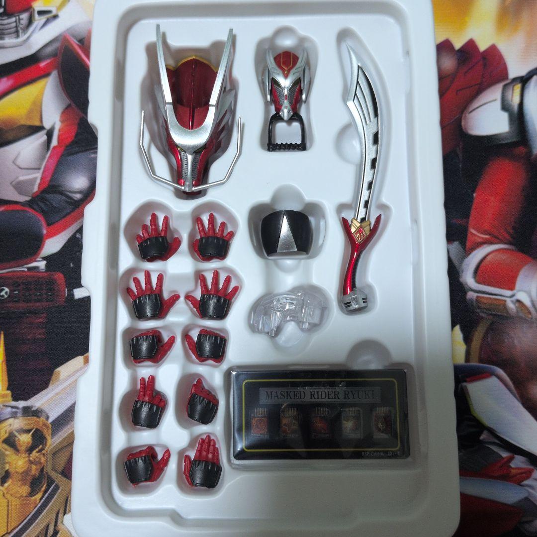 真骨彫　仮面ライダー龍騎