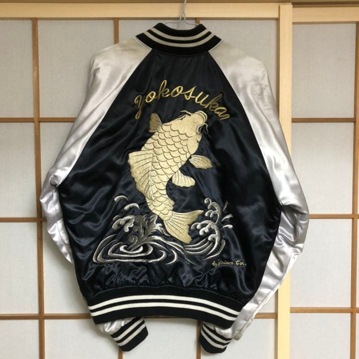スカジャン YOKOSUKA 鯉 プリンス商会 黒/銀 特注 - メルカリ