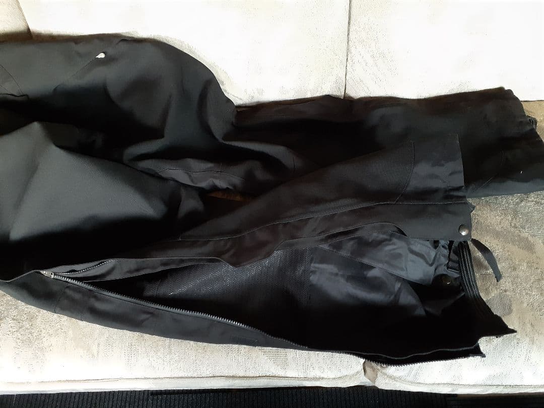 パタゴニア、バックカントリー用雪山パンツに。サイド両開き。ほとんど