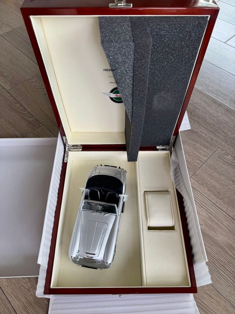 フレデリック・コンスタント × オースティン・ヒーレー モデルカー