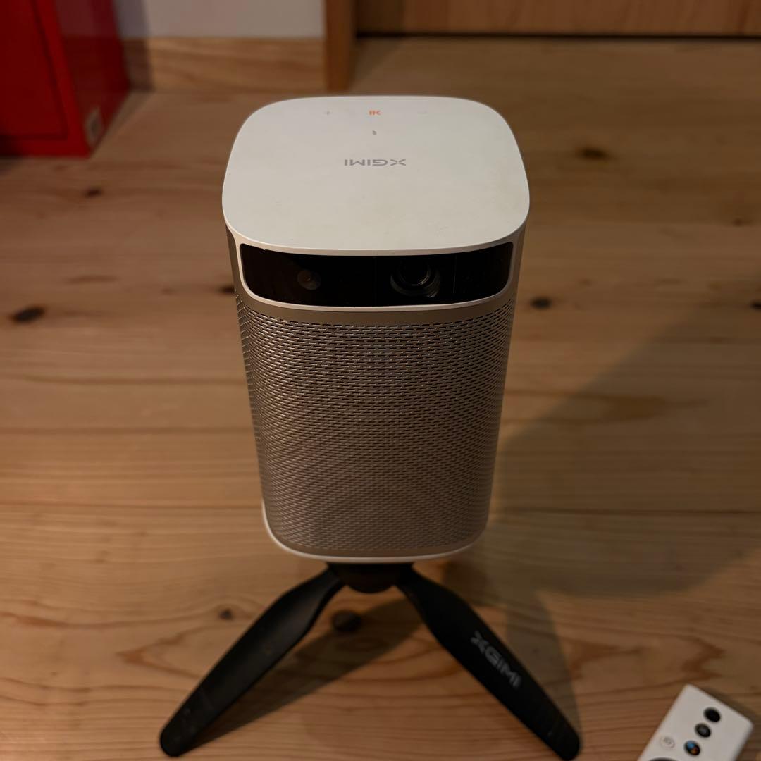 XGIMI モバイルプロジェクター Mogo XJ03W 三脚 付き - メルカリ