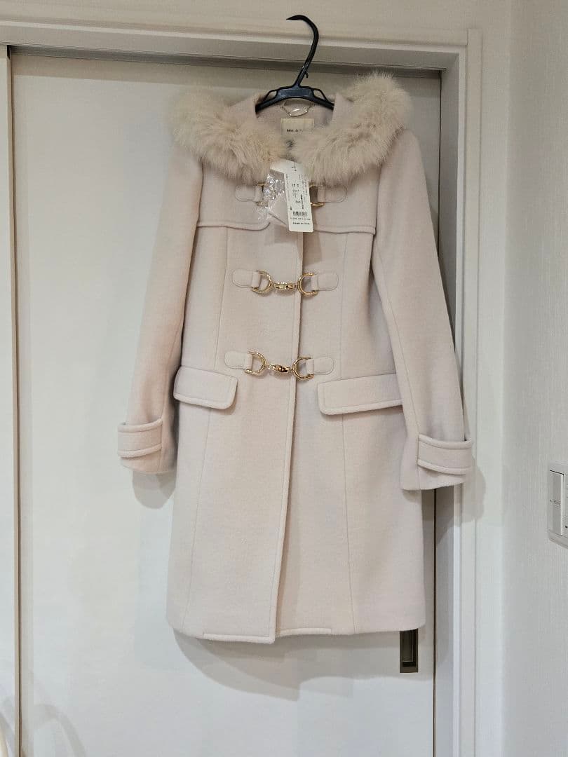 ホワイトファーダッフルコート TITTY&CO.（ティティーアンドコー）の「【TITTY&CO.】リアルファー