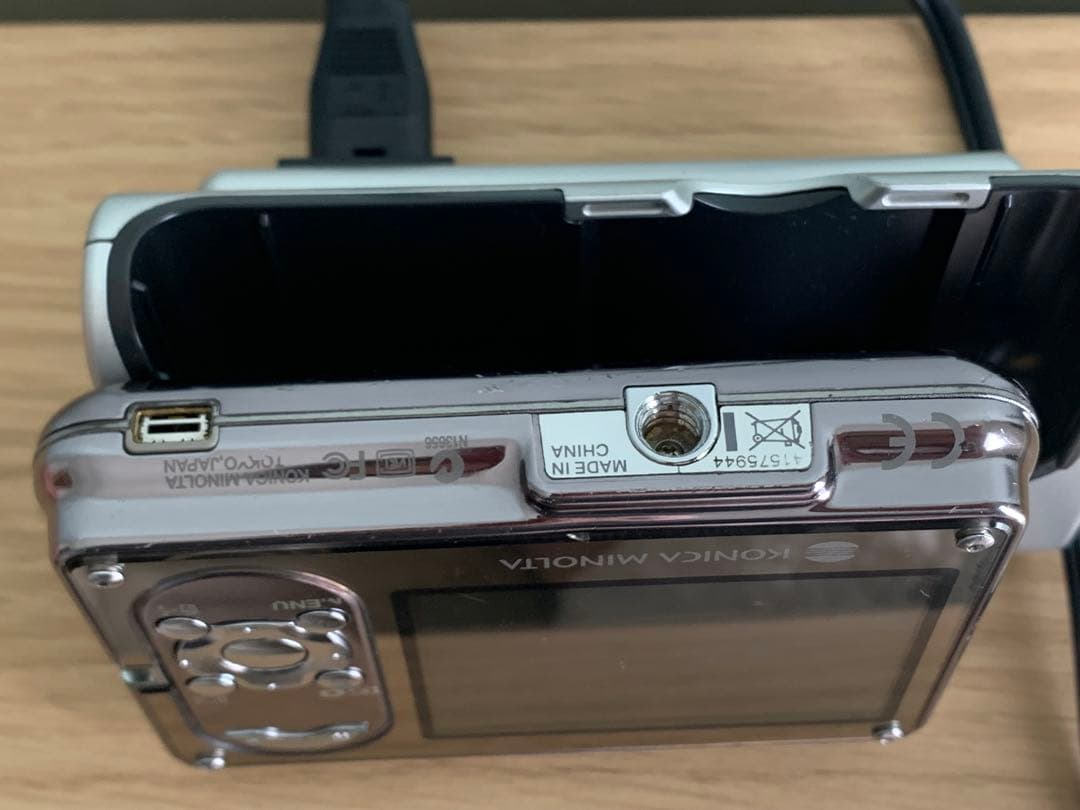 コニカミノルタ dimage x1 SDカード2G 純正バッテリー 充電器付属