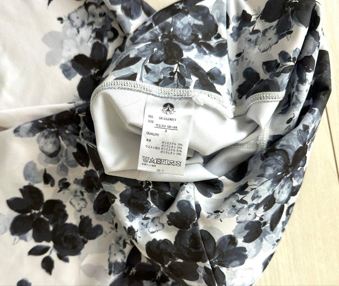 美品ホシSUKALAフルオブフラワーパネルレギンスSサイズ - メルカリ