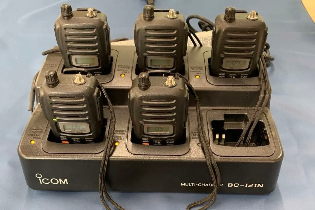 ICOM BC-121N トランシーバー 5台セット　中古　値下げ ICOM（アイコム） IC-4120 2台セット 特定小電力 トランシーバー