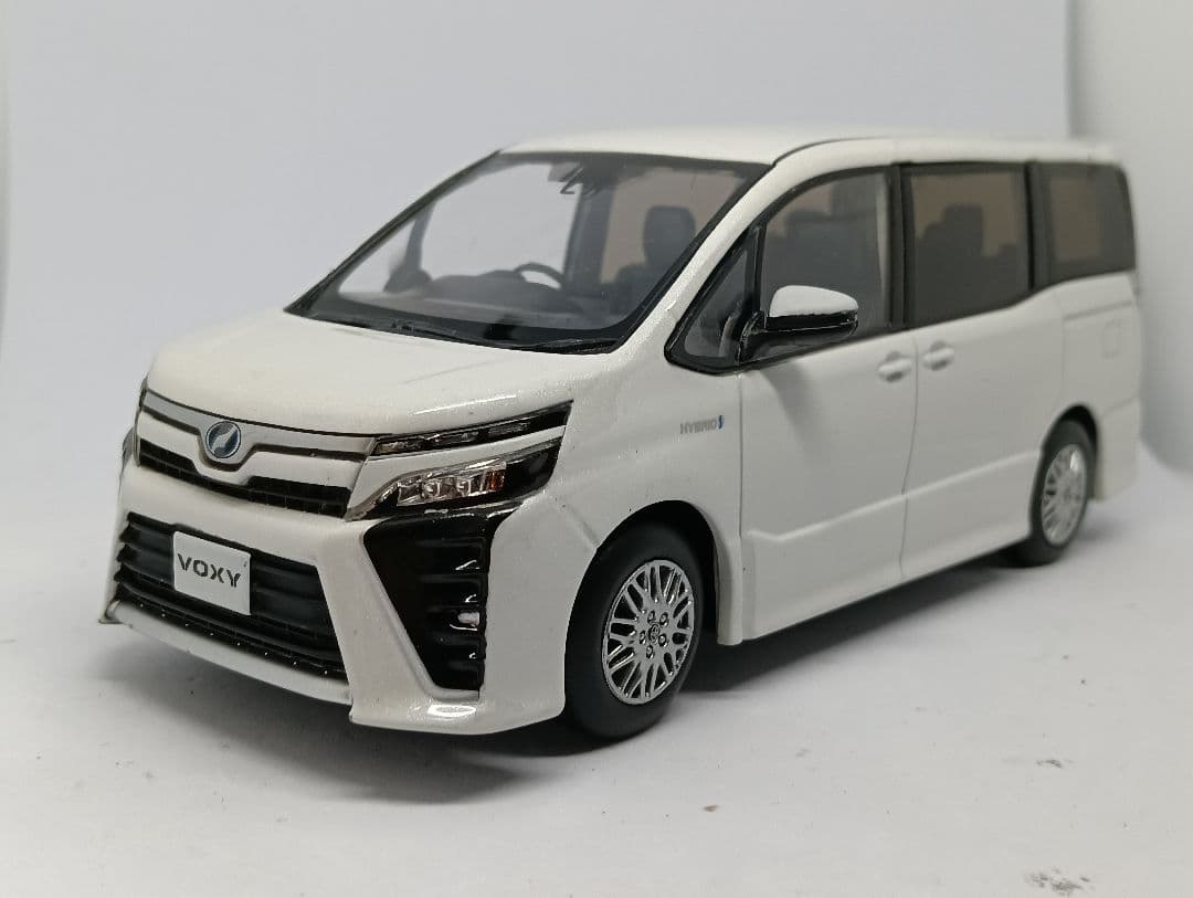 トヨタ　ヴォクシー　カラーサンプル　ミニカー　1/30　色見本　ホワイト　白 Amazon | 1/30 ミニカー ヴォクシー ハイブリッド 80系 VOXY カラー
