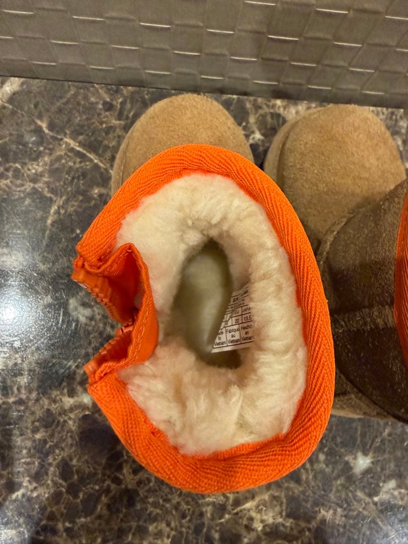 美品　UGG キッズ　ベビー　ムートン　ブーツ　ジッパー　13.5cm