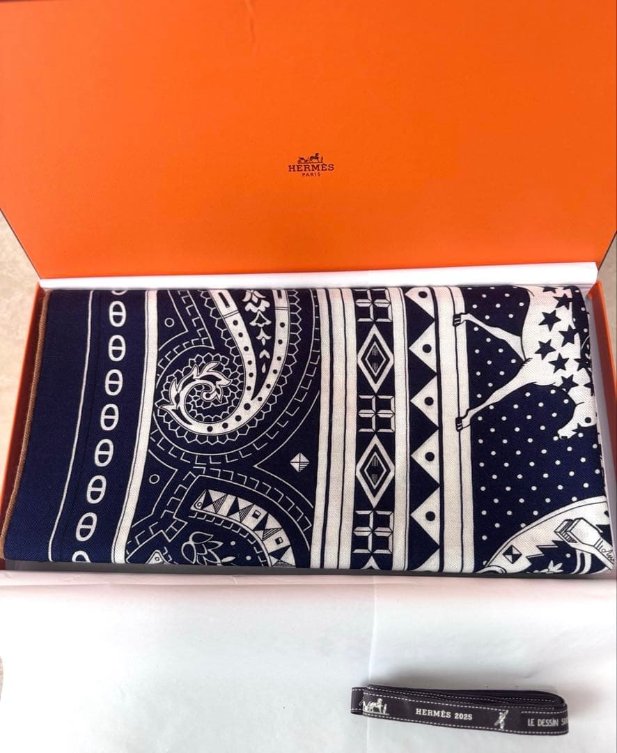新品 エルメス カシシル 140シュヴァルドゥクールバンダナ 2025AW 紺
