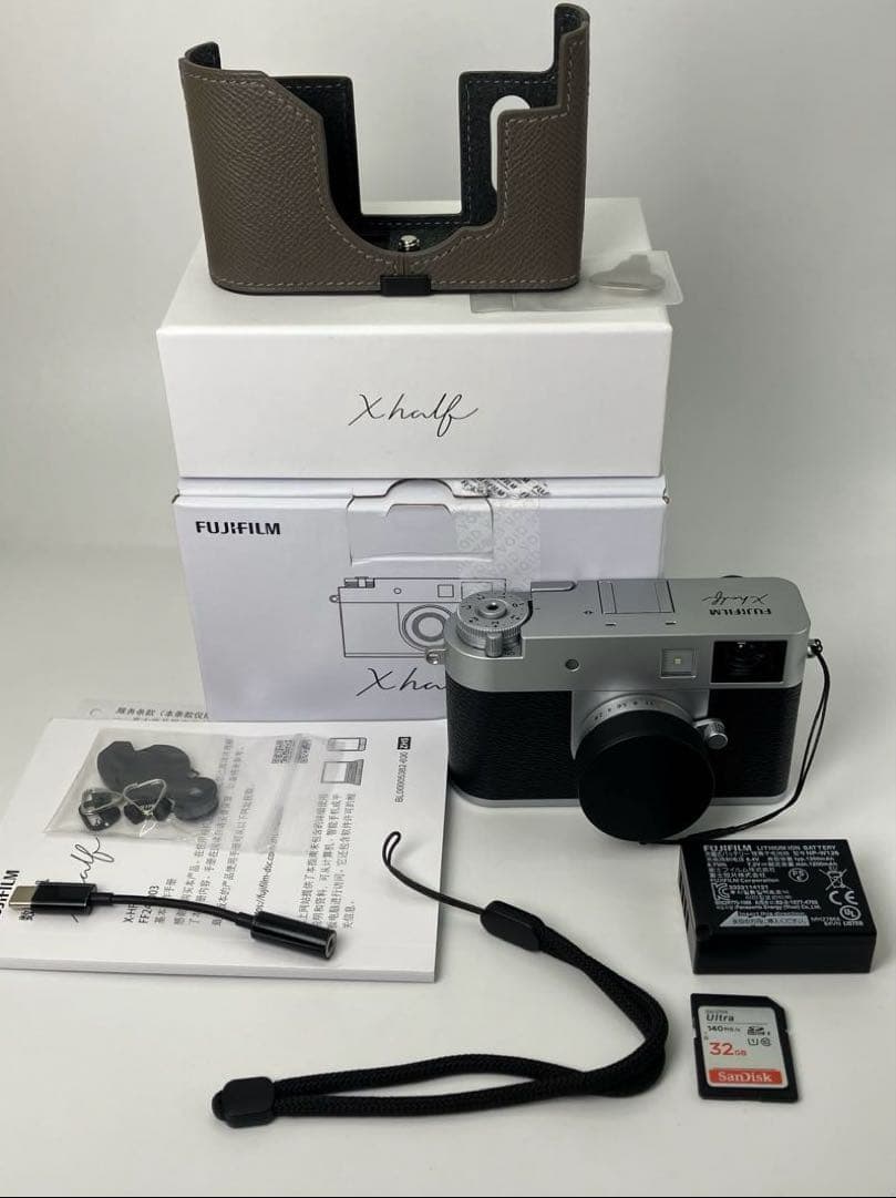 【返品保証・美品】FUJIFILM X-Half 限定モデル シルバー Fujifilm X half Digital Camera (Silver)