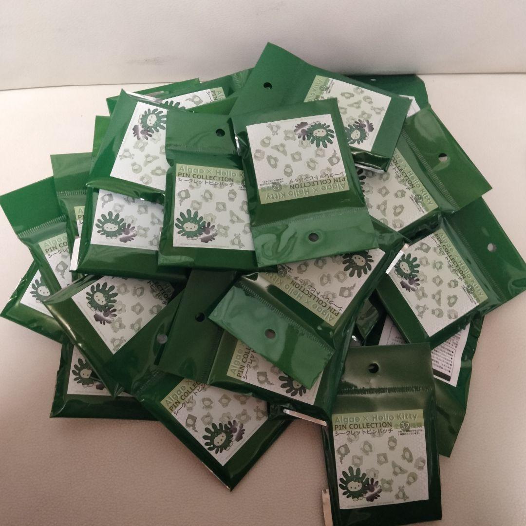 藻キティピンバッジ