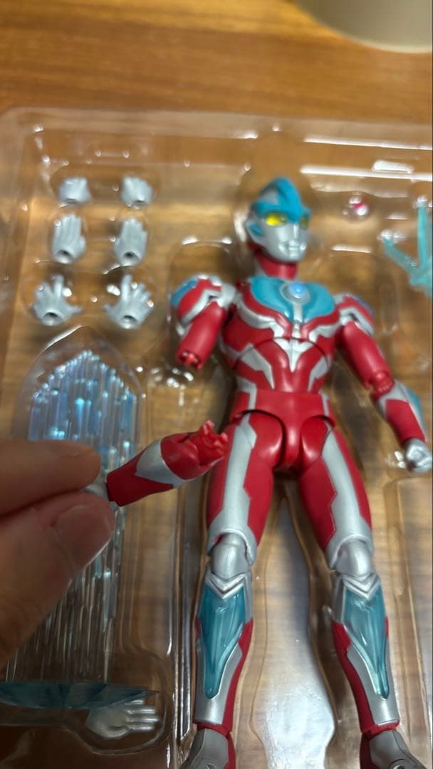 S.H.Figuarts ウルトラマンギンガストリウム、ギンガ、ビクトリー