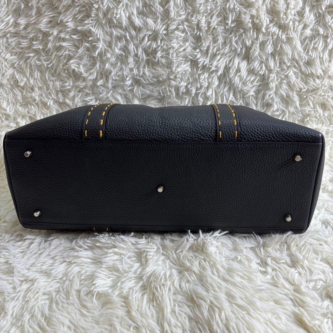 レザー トート バッグ ブラック スタッズ付き - メルカリ