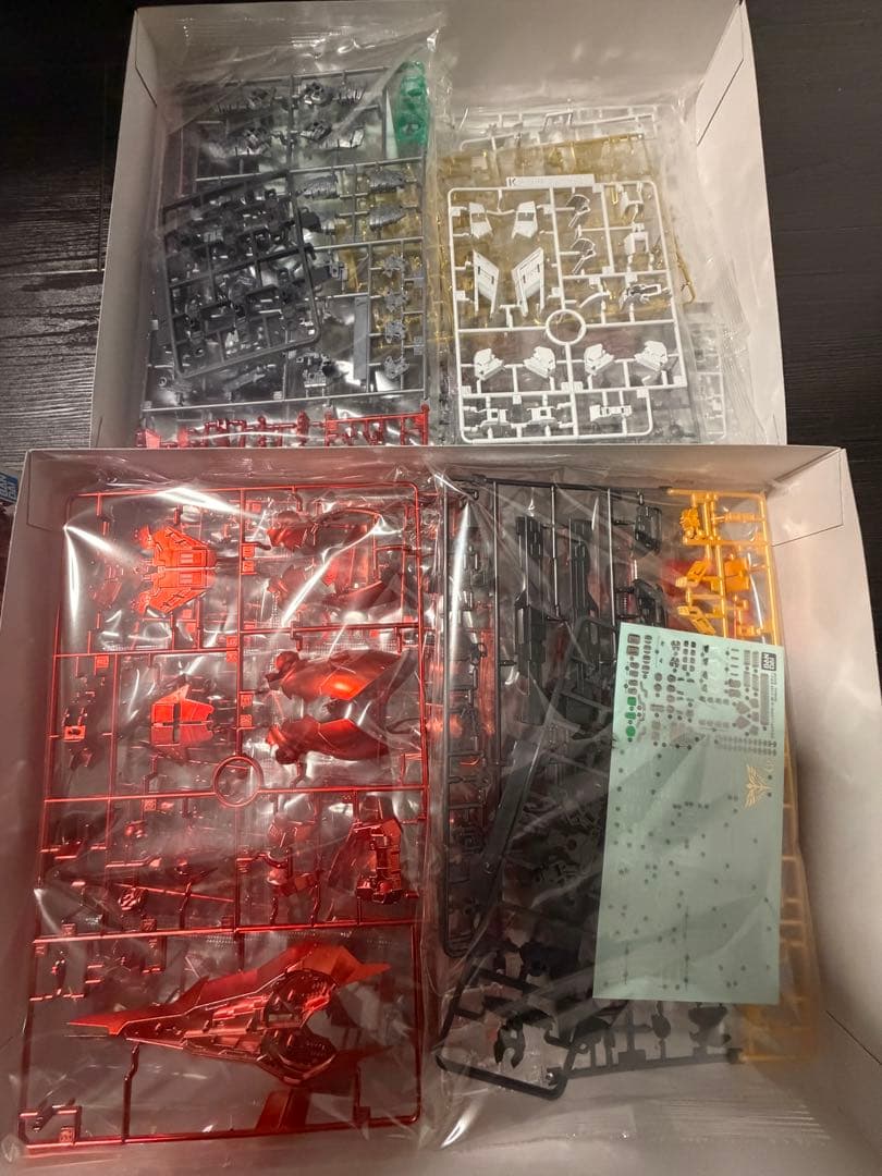 RG νガンダム（チタニウム） & サザビー（スペシャルコーティング） セット