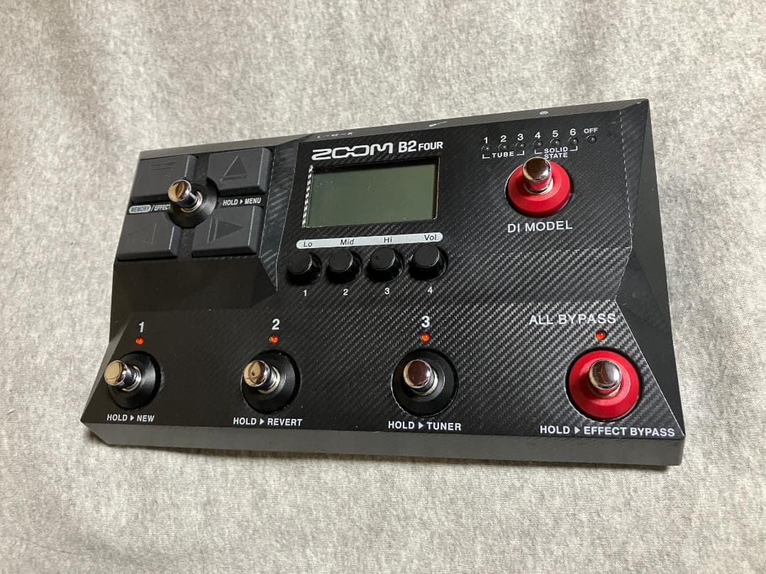 ZOOM B2 Four ベース用マルチエフェクター　価格交渉大歓迎 B2 FOUR Effects & Amp Emulator | ZOOM