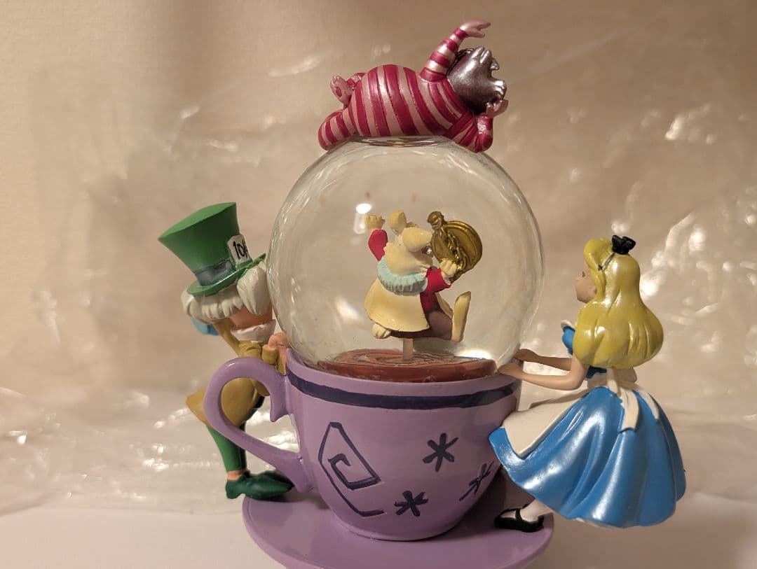 ディズニー ランド Paris 不思議の国のアリス スノードーム