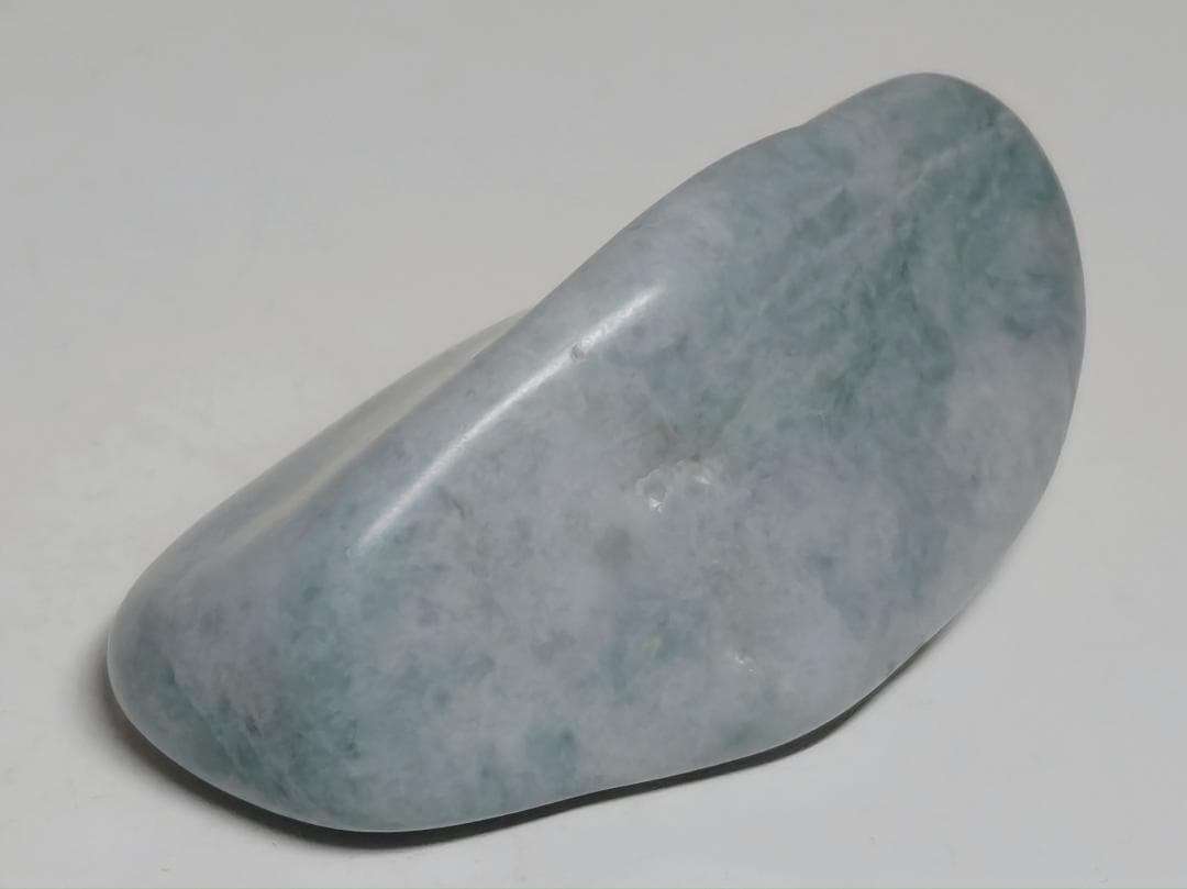 糸魚川㊸ 翡翠 97g ヒスイ 原石 鑑賞石 自然石 誕生石 鉱物 鉱石 水石