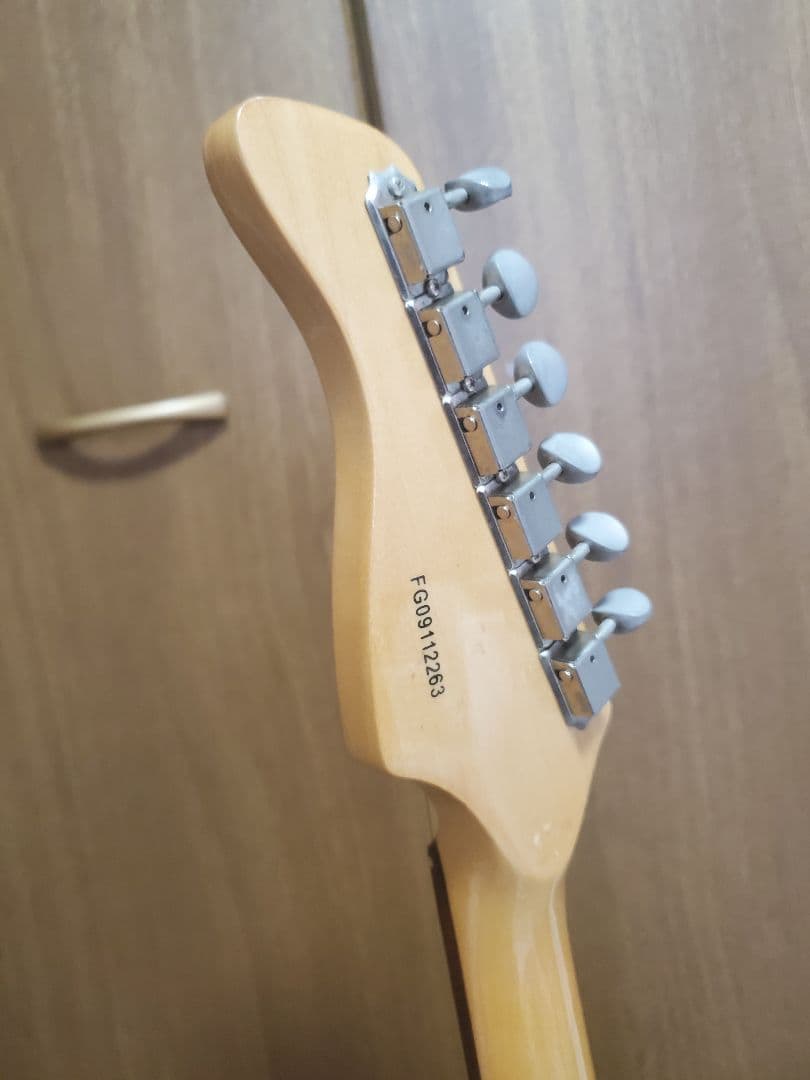 FERNANDES ストラトキャスタータイプエレキギターサンバーストケース付