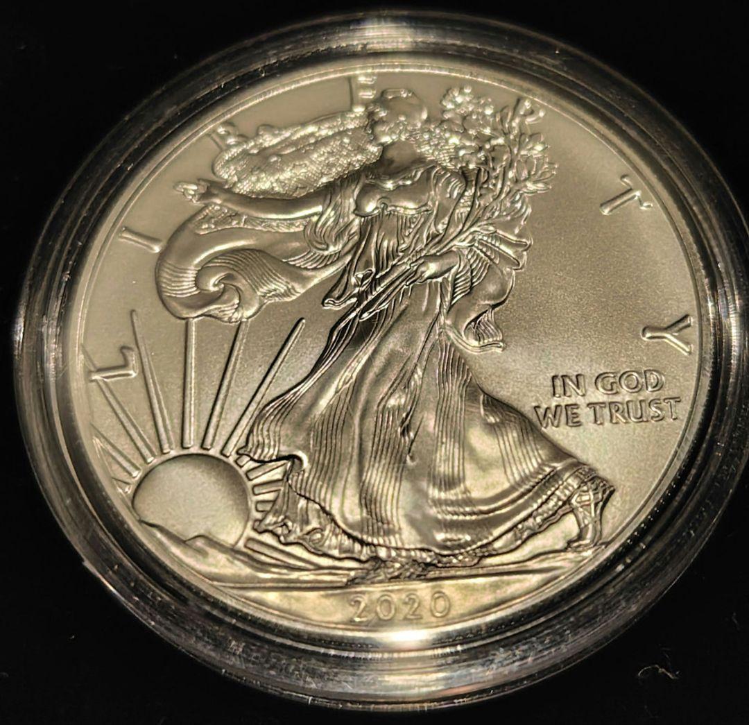 2020年「イーグル•ウォーキングリバティ」純銀1オンス銀貨/1枚 アメリカ 1ドル銀貨 ランダム年 1オンス ウォーキングリバティ