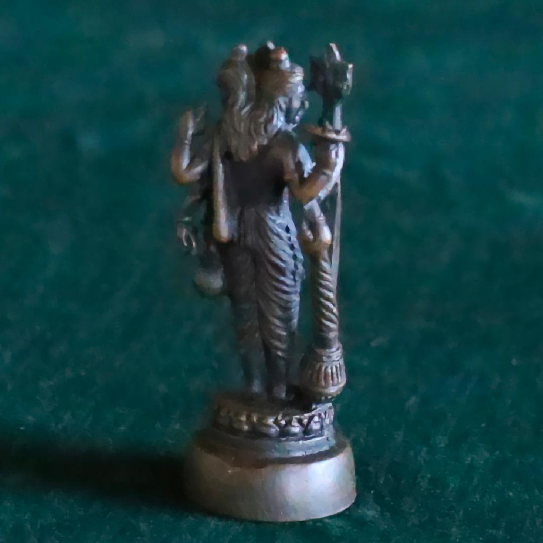 ダッタトレーヤ（ヴィシュヌ・シヴァ・ブラフマー）像　金属製　4cm