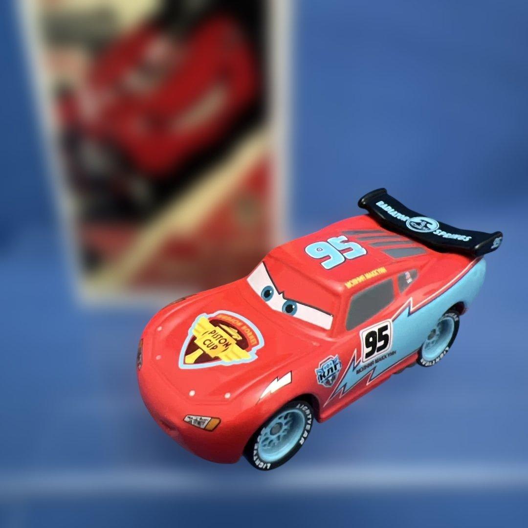 非売品 カーズトミカ ライトニング・マックイーン アイスレーサー