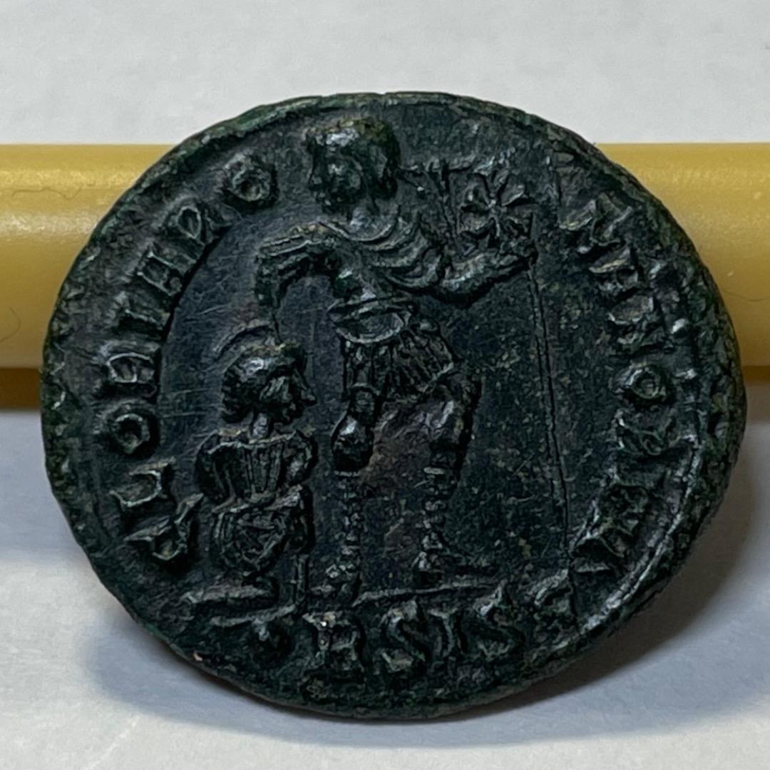 古代ローマ コイン】364-367年 ウァレンス シサク 捕虜 - メルカリ