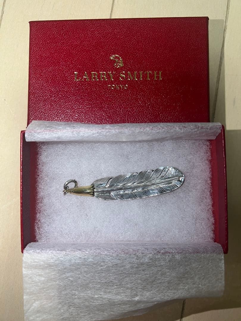 ラリースミス 18K イーグルヘッドフェザーペンダントトップ - メルカリ