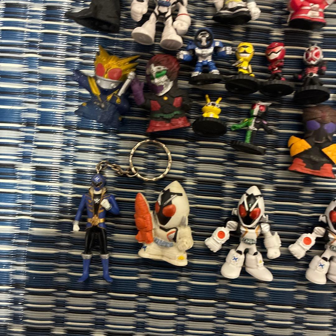 色んなフィギュアのまとめ売りとカード1枚 - メルカリ