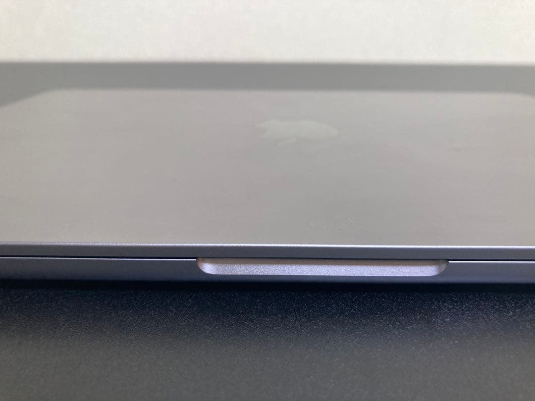 【美品】M2チップMacBook Air -スペースグレイ【期間限定の値下げ中】