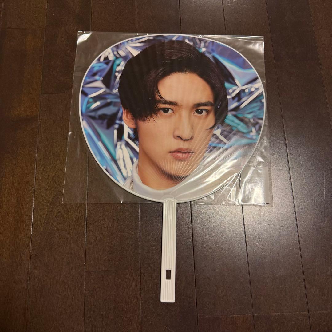 Snow Man 目黒蓮 フォトハンガー＆うちわ3枚セット - メルカリ