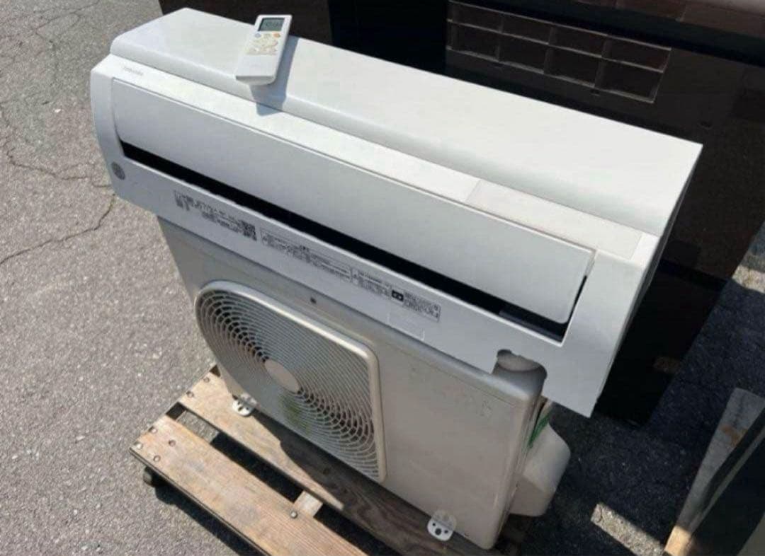 【高年式】2021年式 2.2kw 東芝 エアコン RAS-H221M (W)