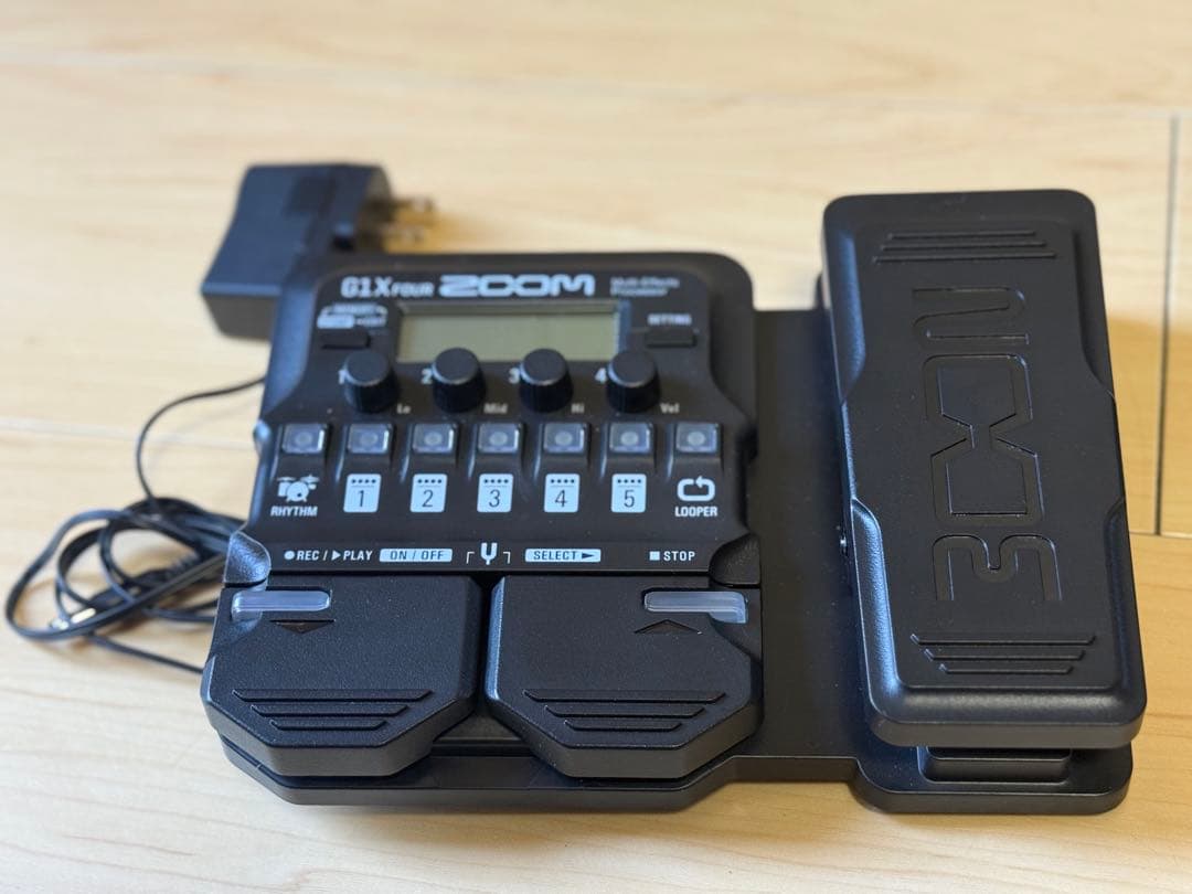 ZOOM ズーム G1X FOUR ギターマルチ【ACアダプター付き】 - メルカリ
