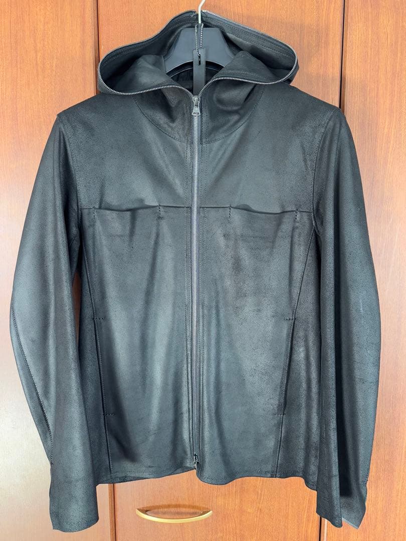 ISAMU KATAYAMA BACKLASH レザーフードジャケット　美品 ISAMU KATAYAMA BACKLASH - ポニーレザー製品染め フーディー | chord