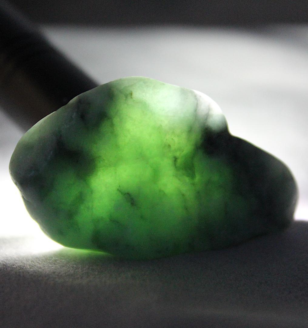 ［極上の海中翡翠］高透過 糸魚川翡翠 海石 原石 25.4g