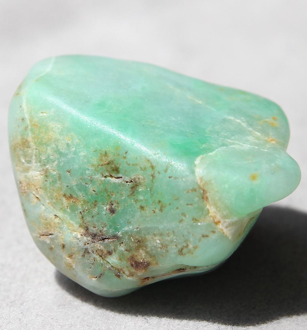 ［緑翡翠の最高峰］糸魚川翡翠 金山谷 ロウカン質 原石 16.4g