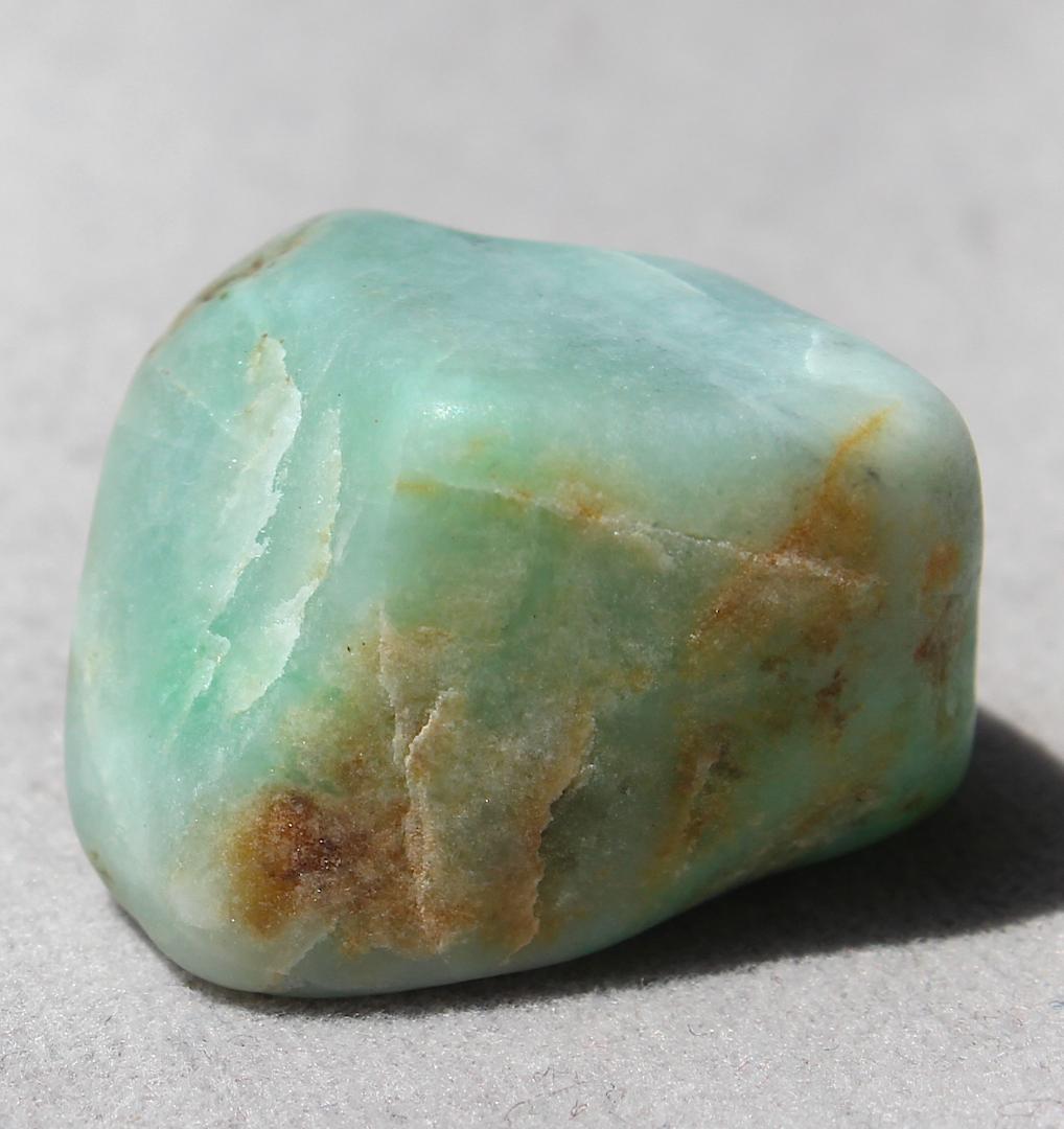 ［緑翡翠の最高峰］糸魚川翡翠 金山谷 ロウカン質 原石 16.4g