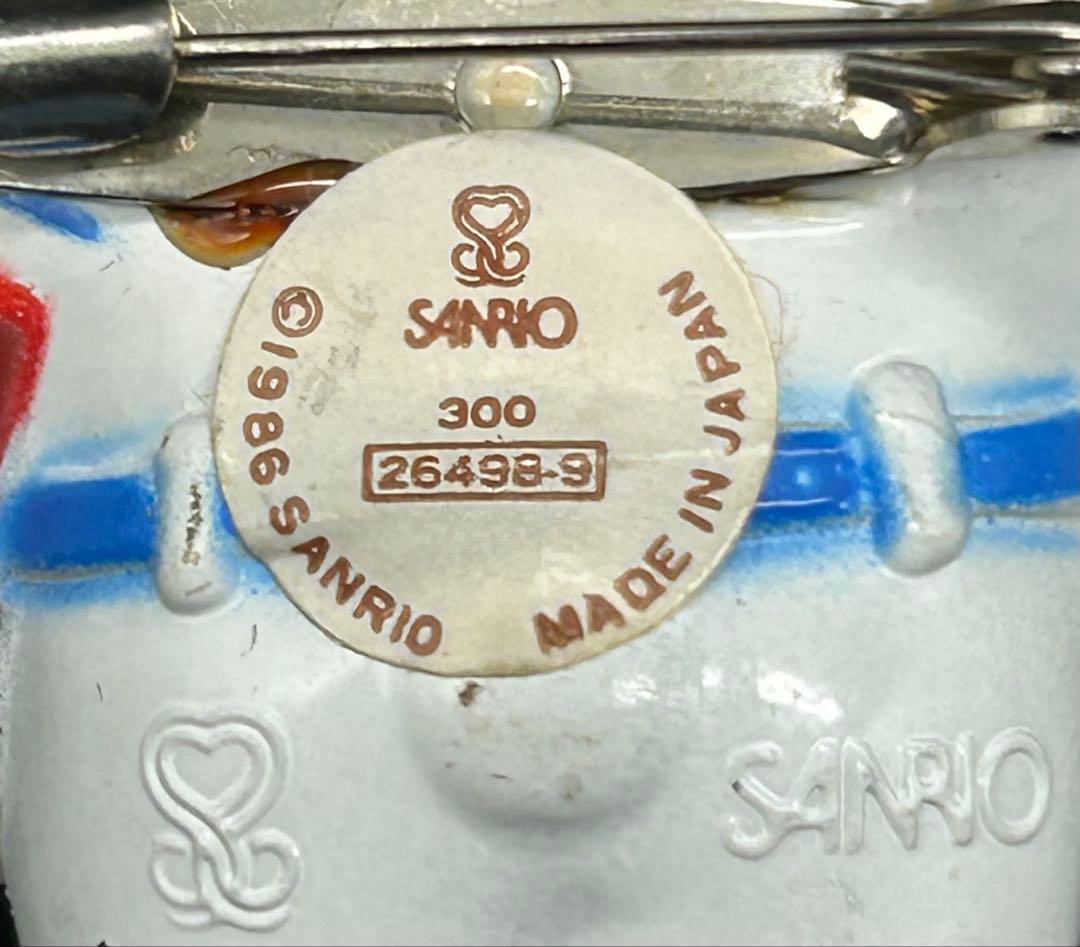 サンリオ　ベア　くま　ブローチ　旧ロゴ　昭和レトロ　1986 日本製