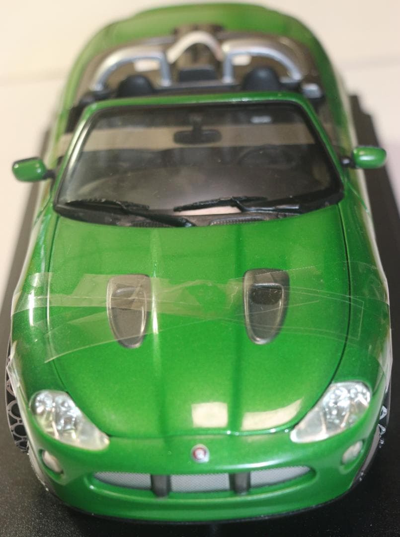 007ボンドカー ジャガーXKRロードスター1／18 （ダイ・アナザー