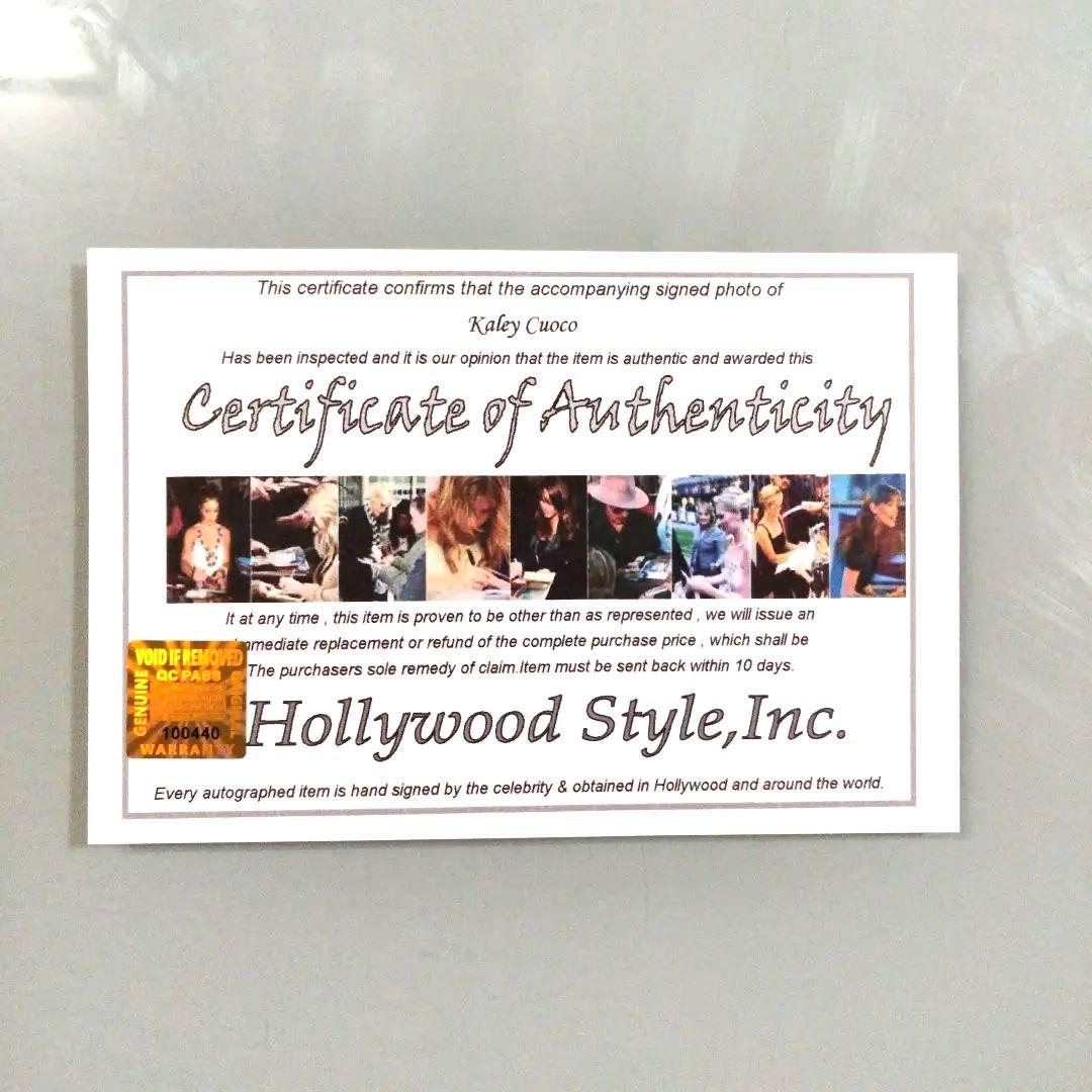 ケイリー・クオコ直筆サイン入り写真…フライトアテンダント… - メルカリ