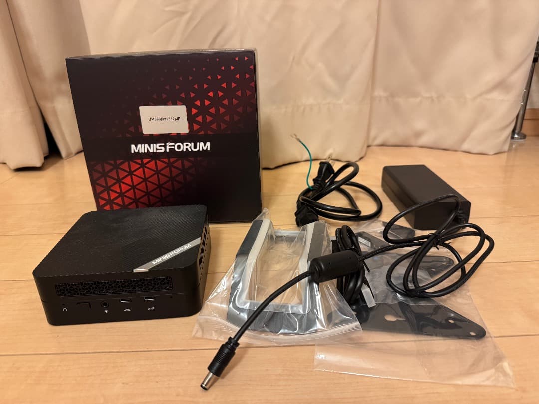 MINISFORUM UM690 ミニPC 32GB 512GB 02.jpg