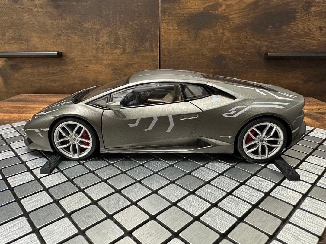 【カスタム】オートアート 1/18 ランボルギーニ ウラカン マットグレー