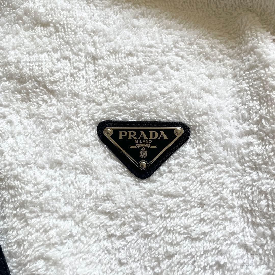 美品 現行 プラダ 三角プレート パーカー タオル生地 ホワイト Mサイズ