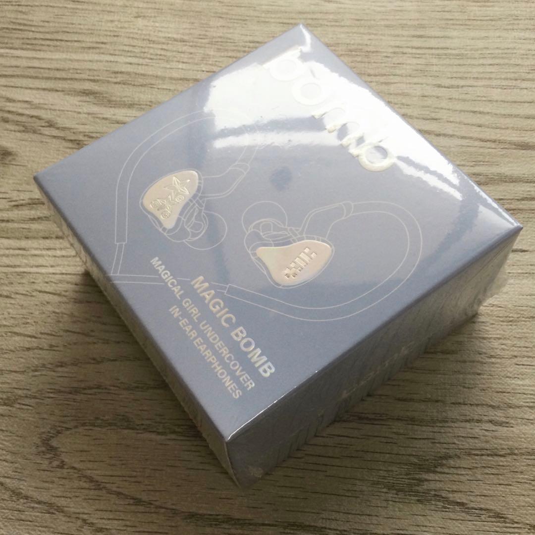 illit アイリット bomb イヤモニ風 イヤホン トレカ CD 未開封 - メルカリ