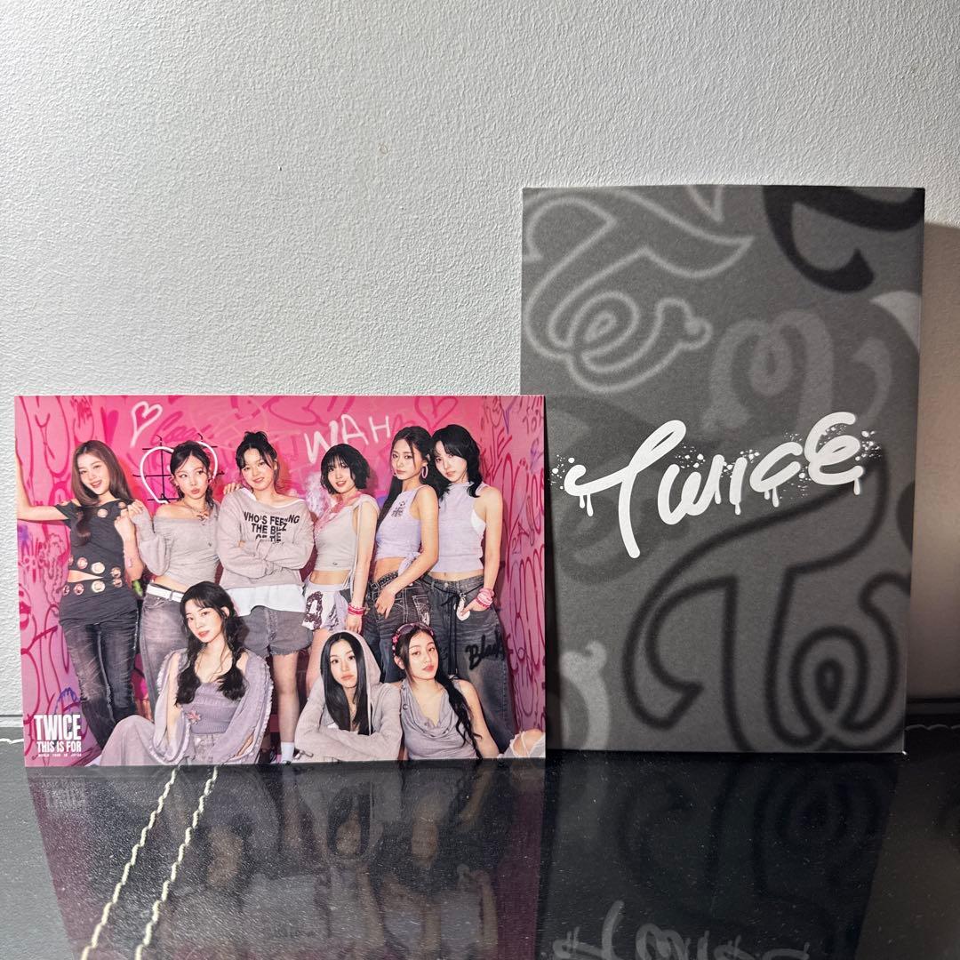 TWICE全員】THIS IS FORランダムトレカ - メルカリ